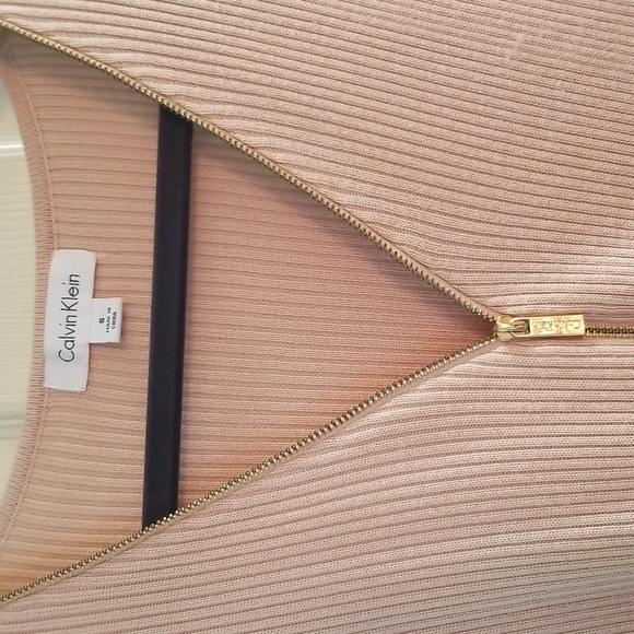 🎀 CALVIN KLEIN SWEATER 🎀 - Picture 3 of 6